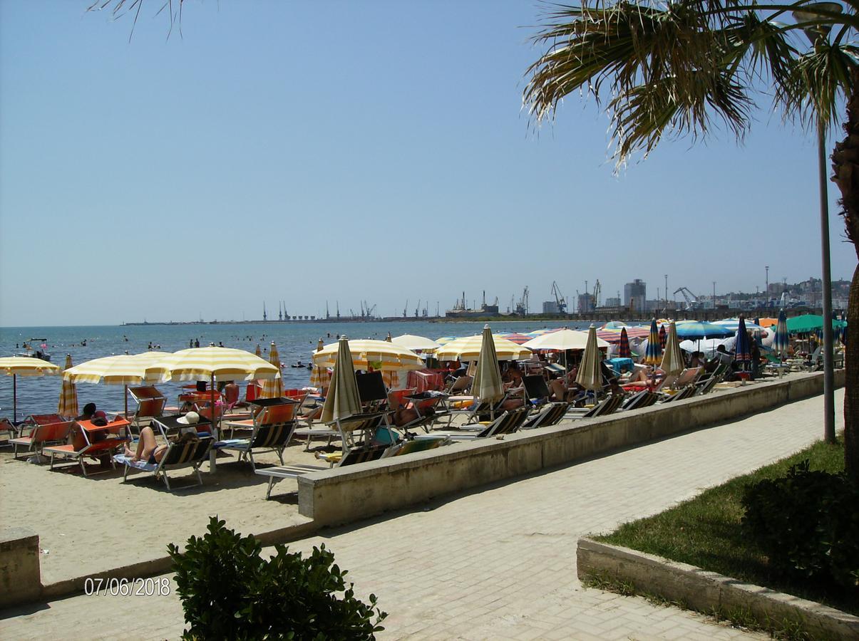 Amras House Hotel Durres Exterior photo